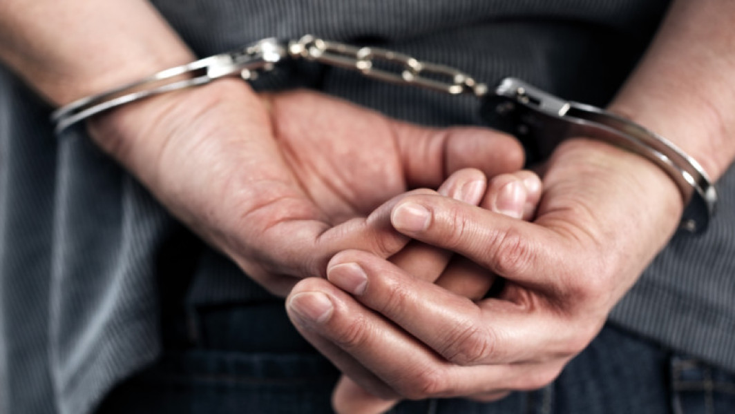 Un bărbat condamnat pentru jefuirea unui hoţ din Bihor a fost adus la ţară pentru a ispăşi pedeapsa.