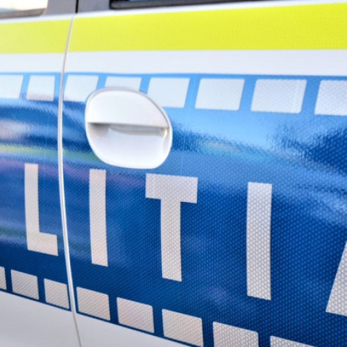 Un șofer din Teleorman, fără permis, a avariat o mașină a Poliţiei, încercând să scape de control. A fost oprit cu focuri de armă