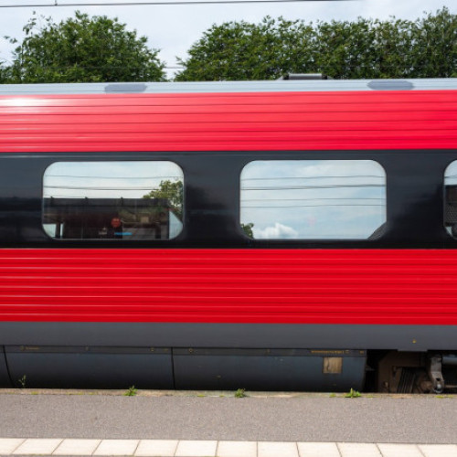 Un tren a deraiat în sudul Danemarcei. Mai multe persoane au fost rănite, operațiunea de salvare este în curs