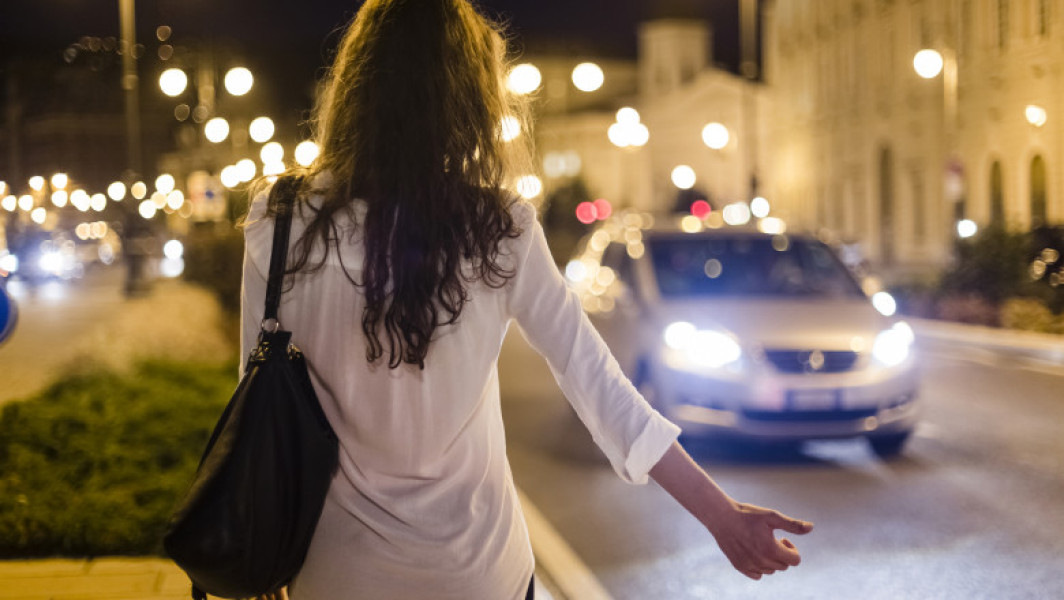 Obligat de soție să se prostitueze timp de opt ani, bărbat din Argeș reținut pentru trafic de persoane