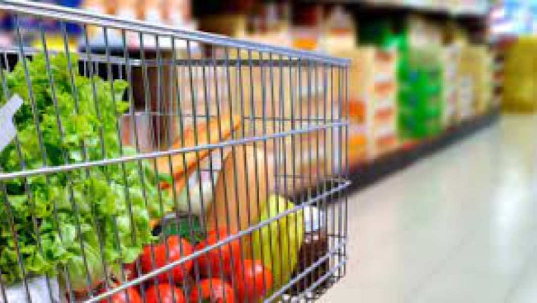 Guvernul prelungește plafonarea adaosului comercial la alimentele de bază cu șase luni
