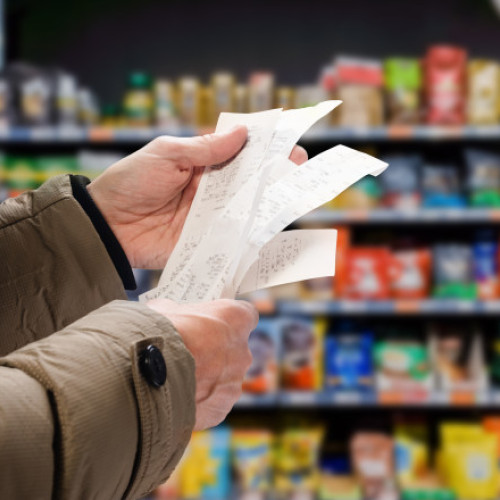Guvernul prelungește plafonarea adaosului comercial la alimente de bază până în martie 2026