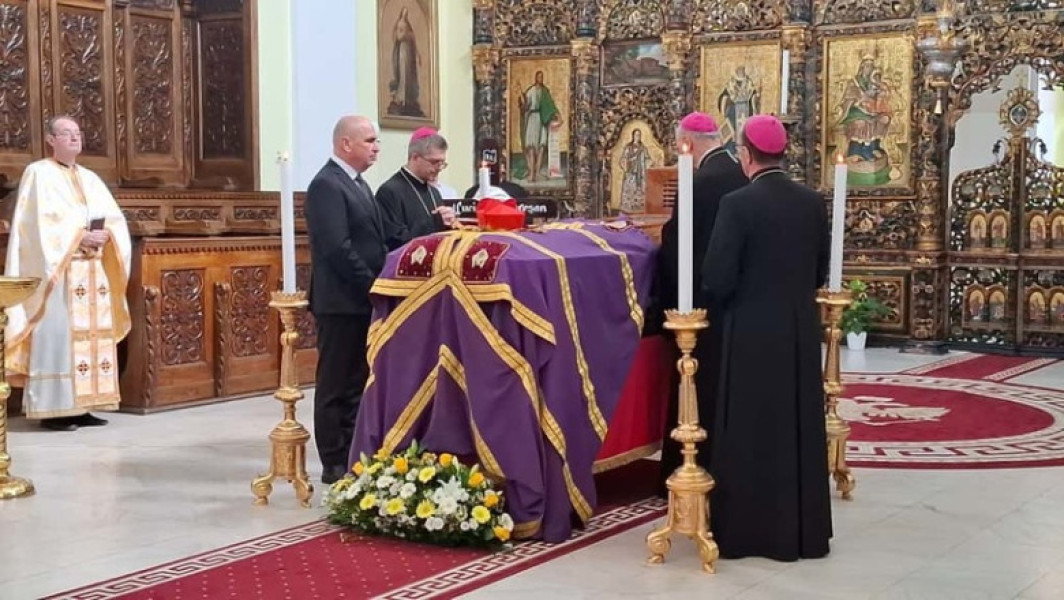 Premierul Ilie Bolojan a adus un ultim omagiu cardinalului Lucian Mureșan la Blaj