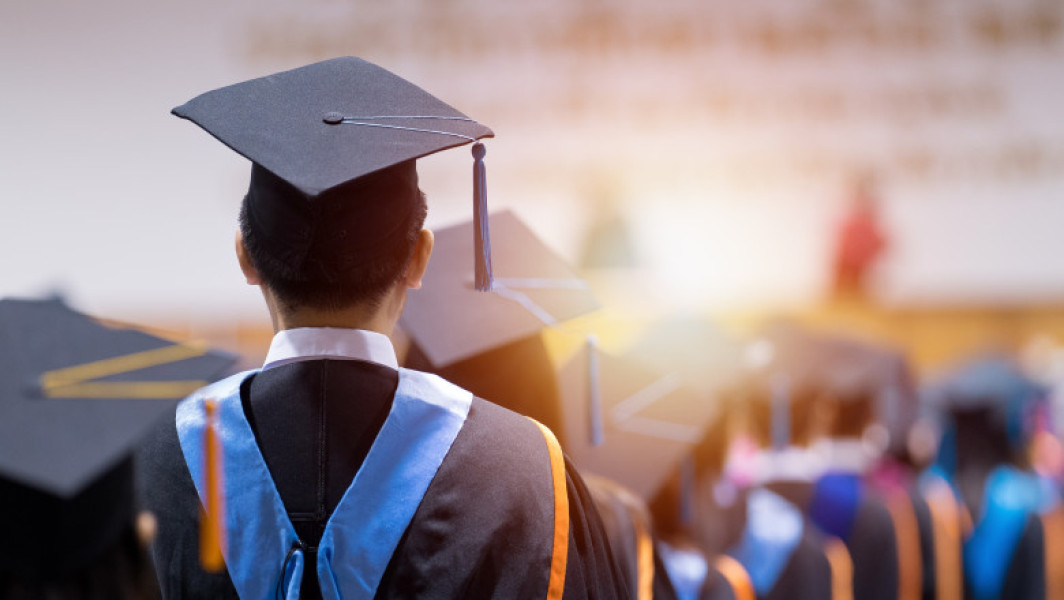 Tot mai mulți studenți caută cazare în cămine și chirii în București