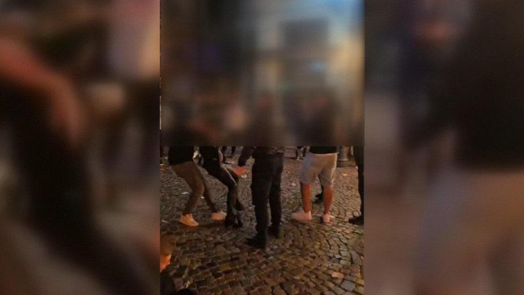 Trei agenți de pază reținuți după o bătaie într-un local din Centrul Vechi