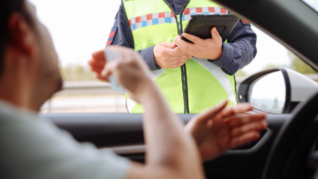 Anvelopele de iarnă sunt obligatorii pe drumurile acoperite cu zăpadă în România