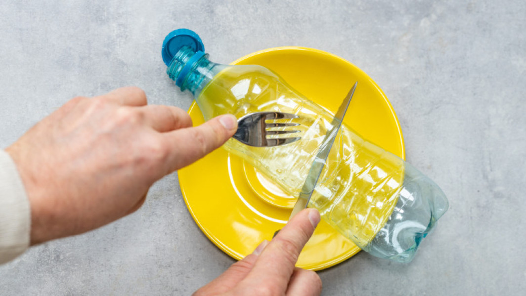 Microplasticele din bucătărie ajung în alimente și apa de la robinet