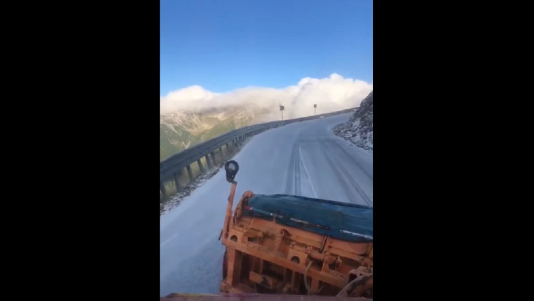 Transalpina închisă temporar din cauza gheții după ninsorile de la munte