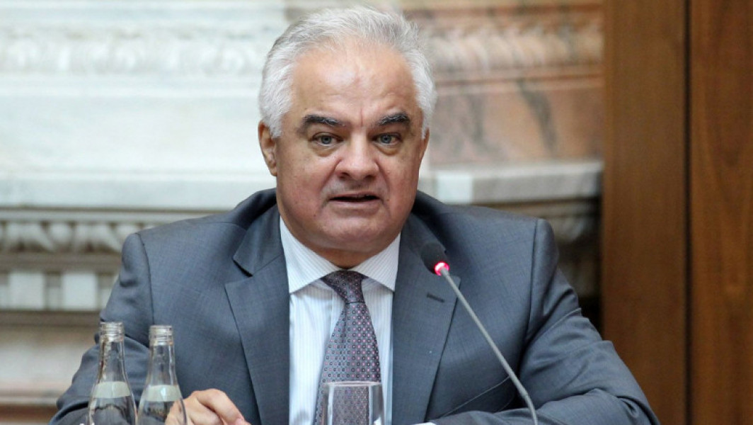 Consilier BNR: instituțiile statului sunt pline de angajați pe criterii politice