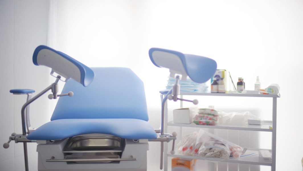 Medic ginecolog și spitalul Filantropia, obligați la plata unor daune morale de 80.000 euro