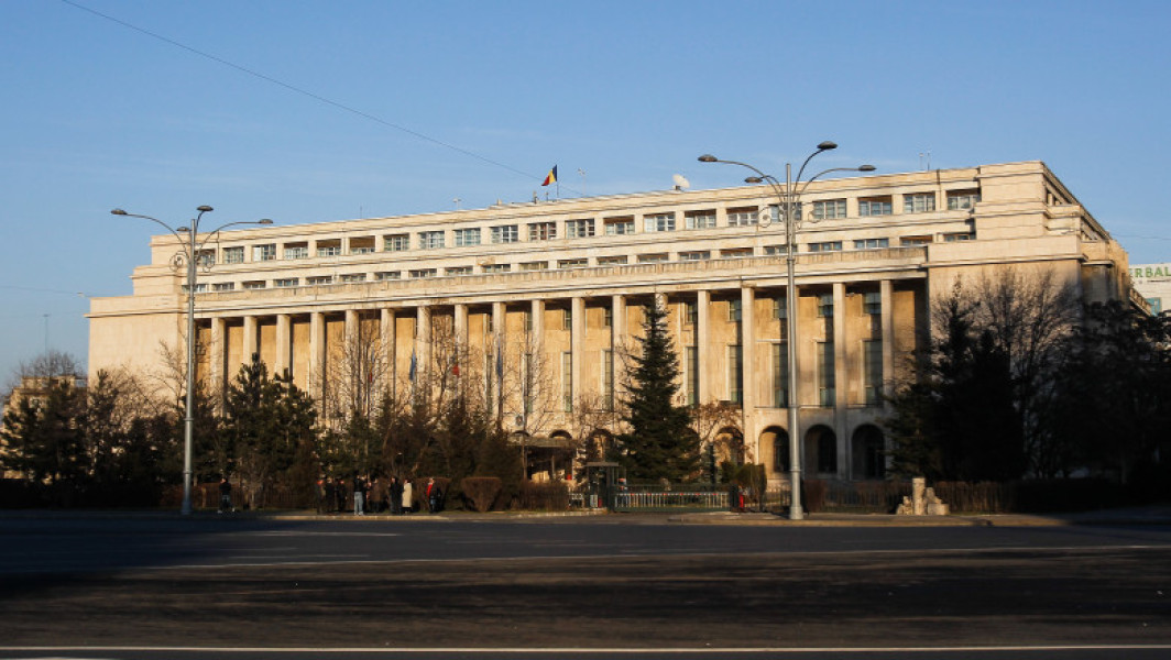 Guvernul reduce cheltuielile cu mașinile și protocolul în cancelarie de la 1 octombrie