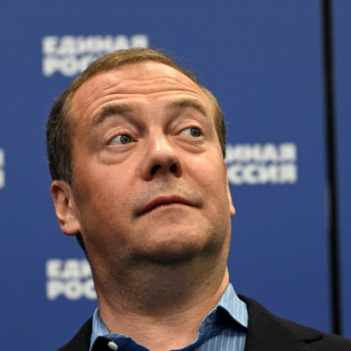 Dmitri Medvedev ironizează afirmațiile lui Donald Trump despre submarine nucleare lângă Rusia