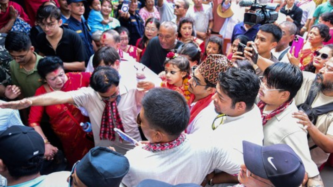 O fetiță de 2 ani a fost aleasă zeiță vie în cadrul festivalului hindus din Nepal