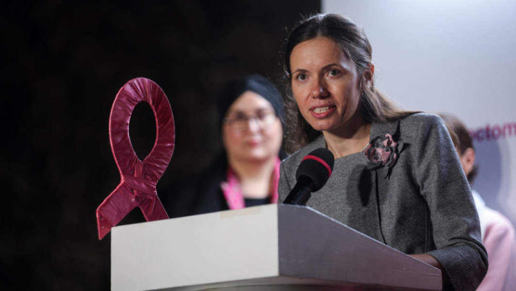 Palatul Cotroceni iluminat în roz de Ziua Luptei împotriva Cancerului de Sân