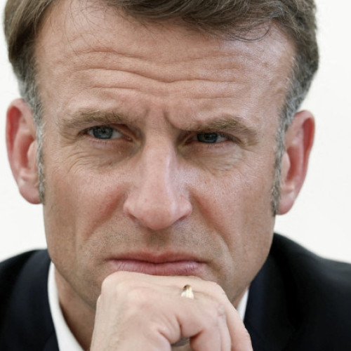 Macron afirmă că dronele care încalcă spaţiul aerian european pot fi distruse