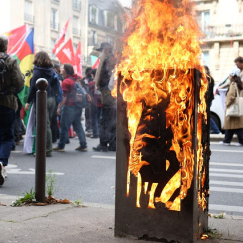 Zeci de mii de francezi au protestat față de planul guvernamental de reforme