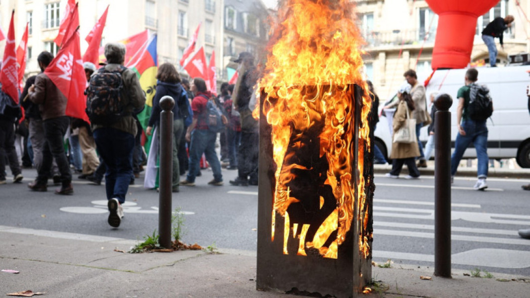 Zeci de mii de francezi au protestat față de planul guvernamental de reforme