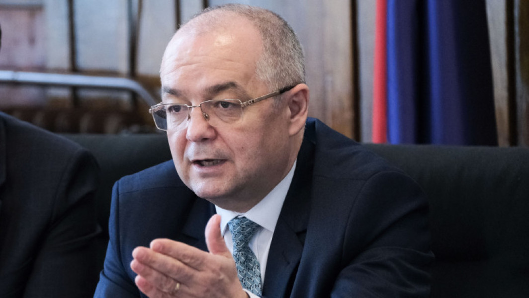 Emil Boc, reacționează la comentariile lui Traian Băsescu și promite să discute în privat