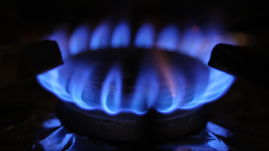 Vom continua să plafonăm prețurile la energie și gaze până în 2025 - Anunțul premierului Ciolacu