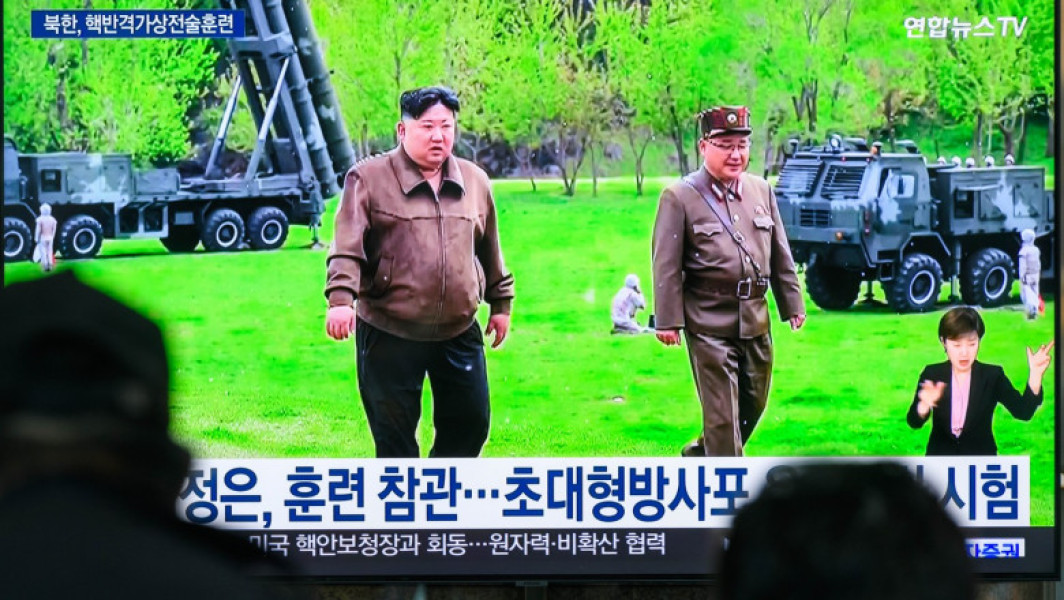Kim Jong Un supraveghează testarea unui lansator de rachete multiple, aducând o schimbare strategică