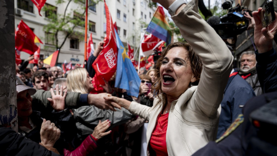 Mii de susținători au venit la Madrid pentru a-i cere premierului spaniol să rămână în funcție