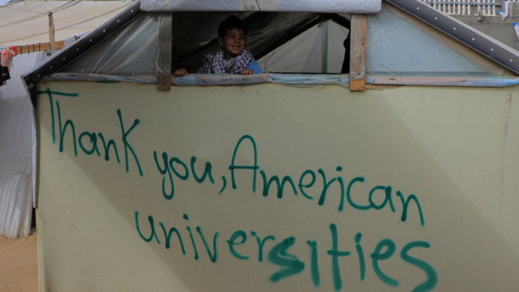 Refugiaţii palestinieni din Rafah mulțumesc studenților americani

"Refugiaţii palestinieni din Rafah mulţumesc studenților americani pentru sprijinul lor