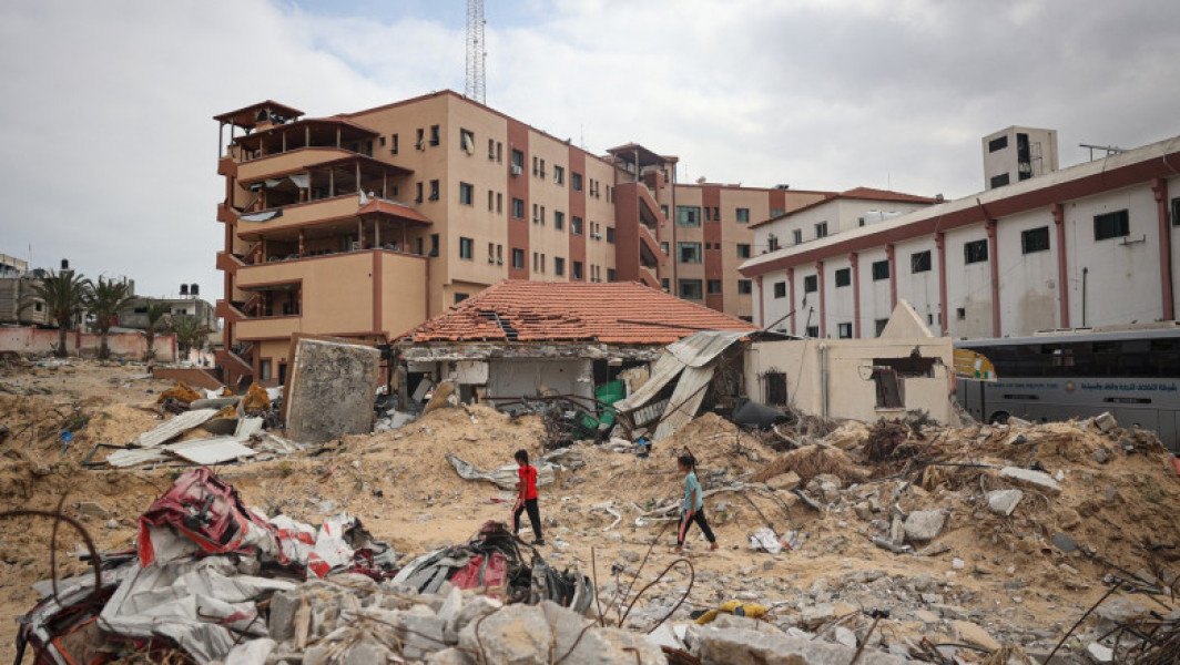 Orașul Gază încearcă să se reconstruiască după distrugerile de război; necesitatea fondurilor de 40 de miliarde de dolari a fost anunțată de ONU. Populația se teme că revizuirea va lua decenii.