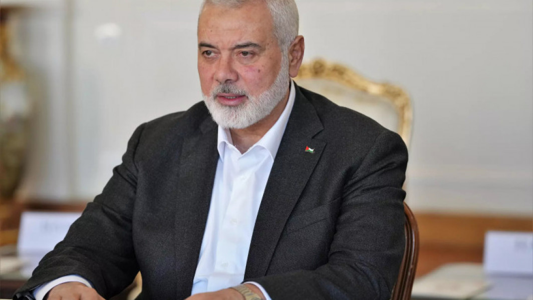 Hamas a acceptat propunerea de armistițiu în Gaza, informează BBC. Acordul a fost mediat de Qatar și Egipt, iar Netanyahu nu și-a exprimat încă poziția. Anunțul Hamas a fost urat de locuitorii din Rafah. Detalii despre armistițiu nu sunt încă cunoscute.