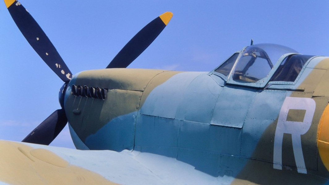 Un pilot RAF a murit în urma prăbușirii avionului din Al Doilea Război Mondial cu care participa la Bătălia Angliei. Accidentul aviatic a avut loc în apropierea unei baze militare din estul Angliei.