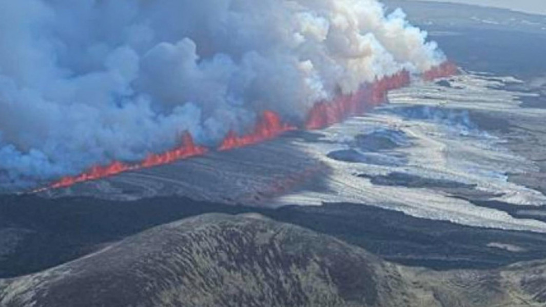 Un vulcan din Islanda a provocat cea de-a cincea erupție în șase luni. Imagini spectaculoase arată cum un jet de lavă s-a aruncat la înălțimi de până la 50 de metri. Autoritățile avertizează că mai multe erupții ar putea avea loc în apropierea capitalei Reykjavik.