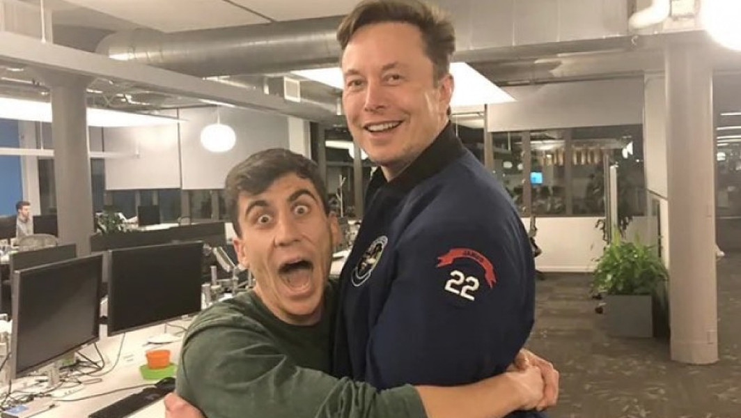 Un influencer devenit celebru după ce s-a întâlnit cu Elon Musk ar putea reprezenta Ciprul în Parlamentul European